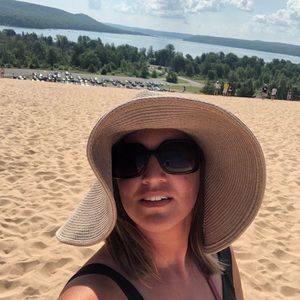 Meet your Posher, Ginna